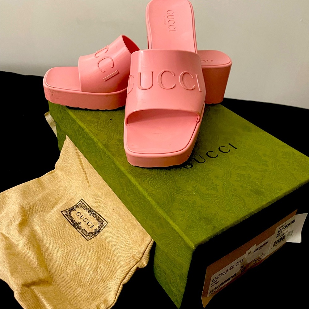 Gucci rubber block heal slides